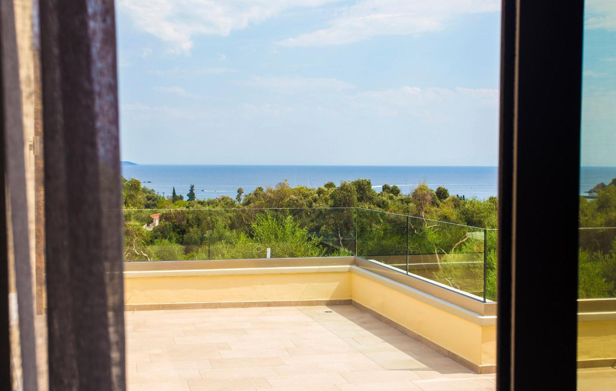 Golden Bay Suites&maisonettes
