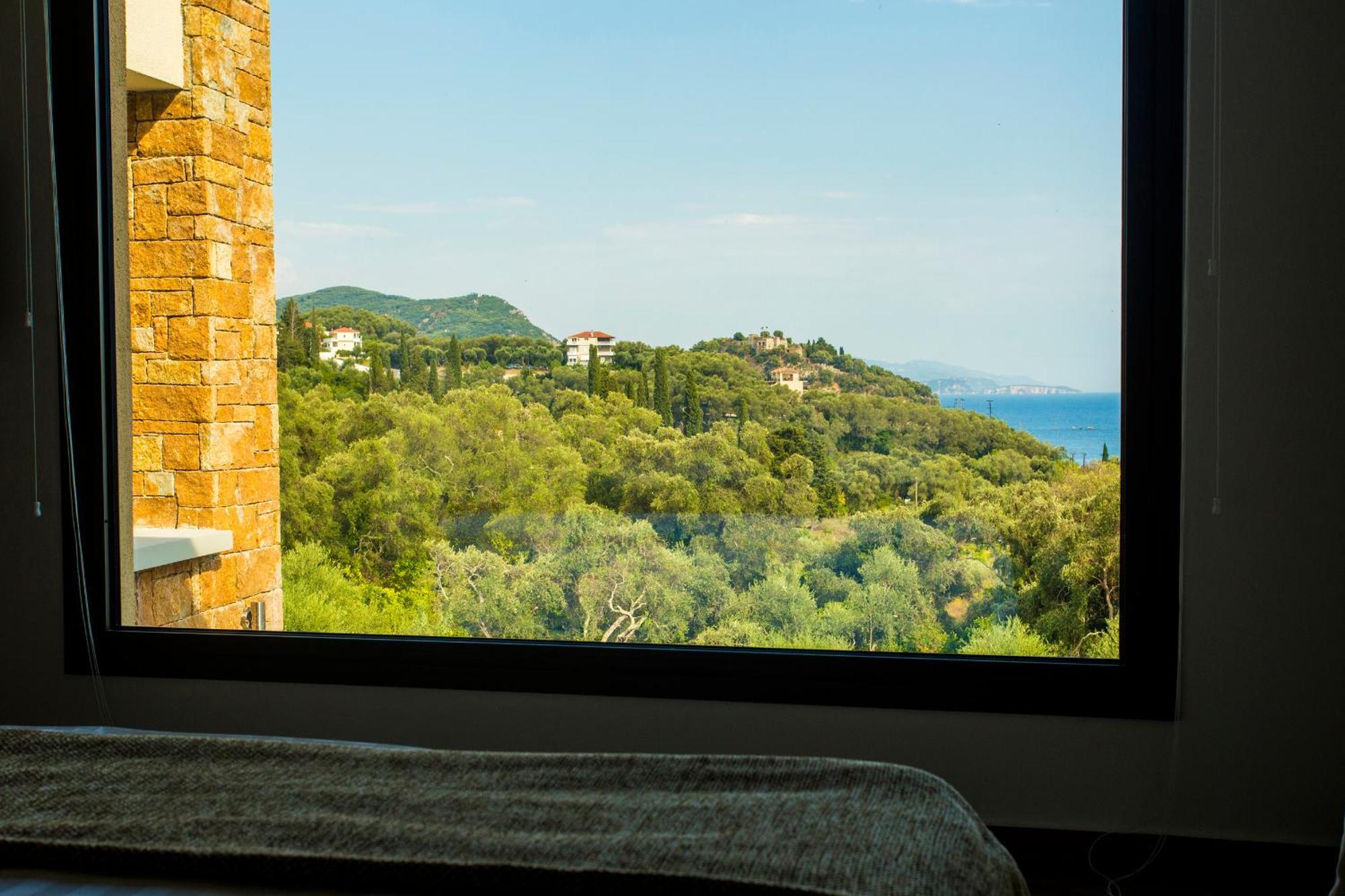 Golden Bay Suites&maisonettes *
