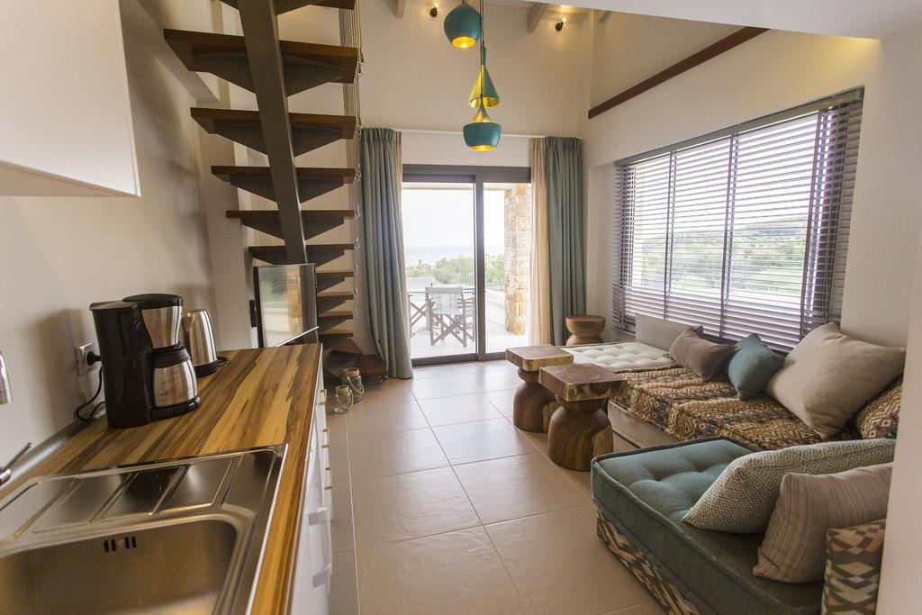 Golden Bay Suites&maisonettes *