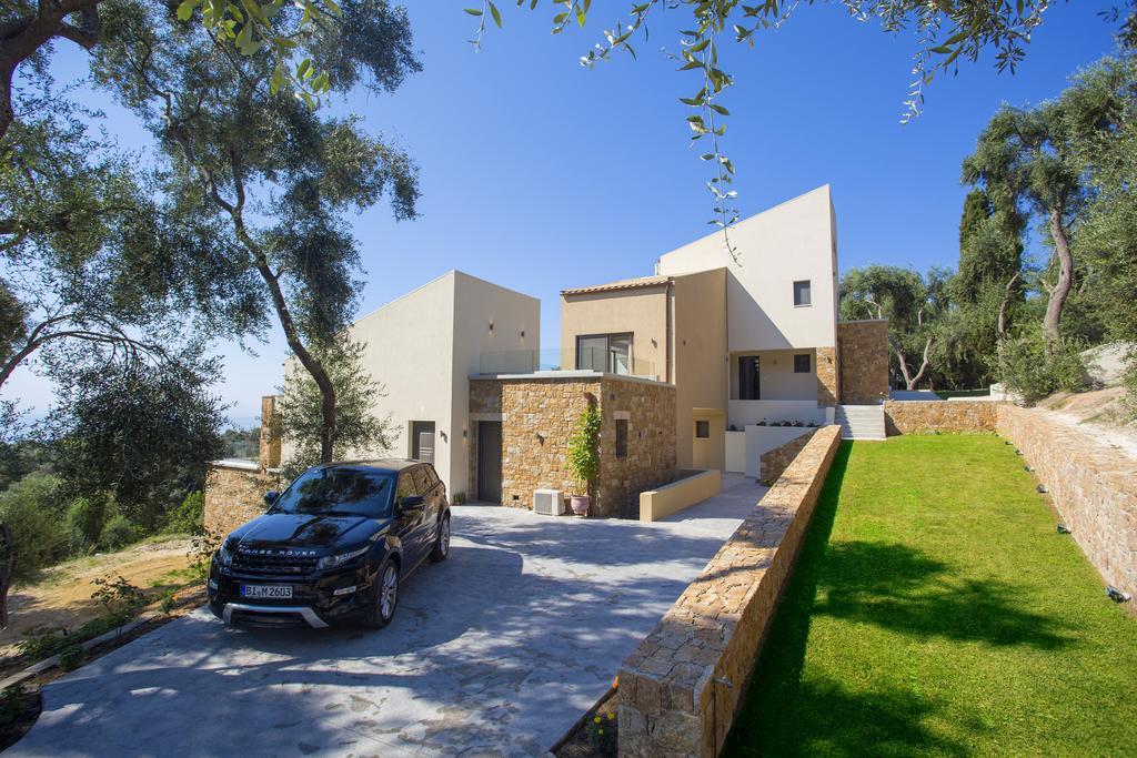 Golden Bay Suites&maisonettes *