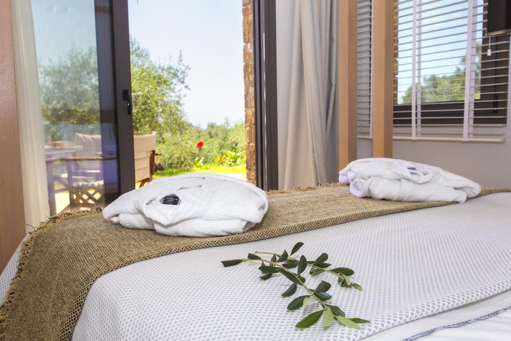 Golden Bay Suites&maisonettes *